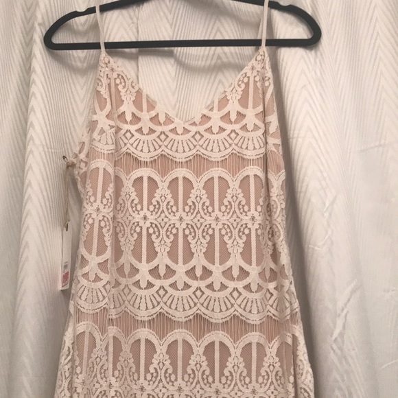 Lace dress - Picture 2 of 5